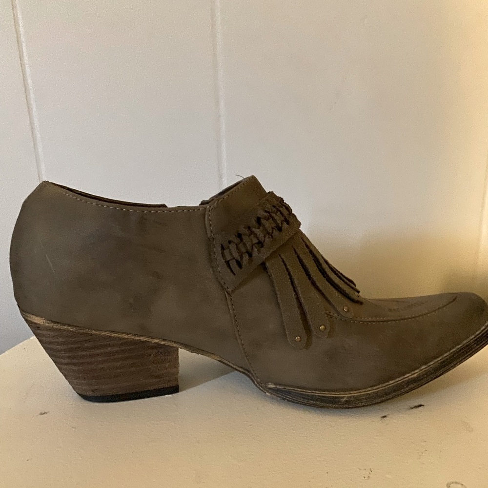 I’m selling Very Volitile booties!!!